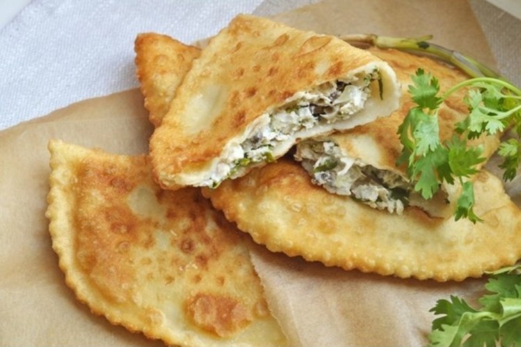 Füllung für Tschebureki mit Huhn und Kräutern
