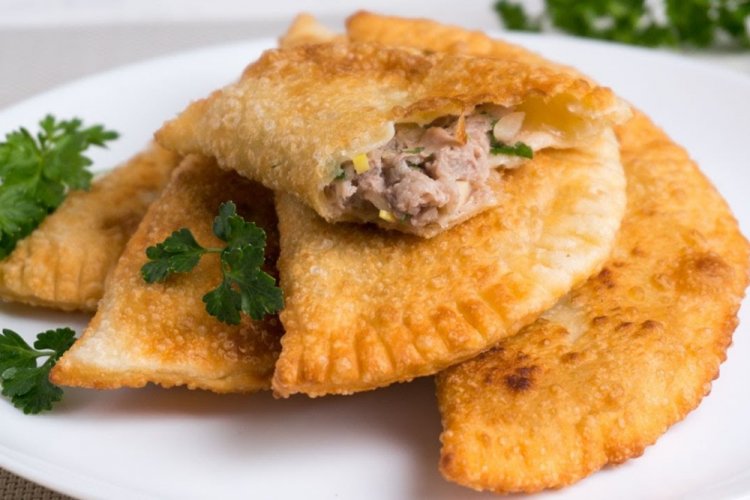Füllung für Tschebureki mit Hackfleisch und Koriander
