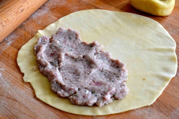 Füllung für Tschebureki mit Kaninchenfleisch