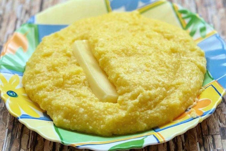 Mamaliga aus Maismehl