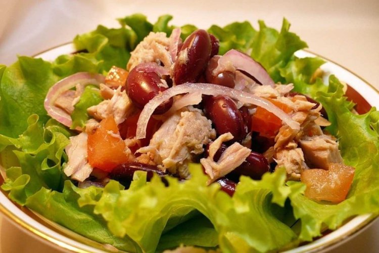 Salat mit Thunfisch und Bohnen