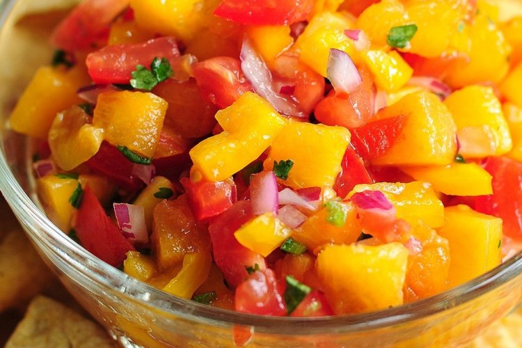 Pfirsich-Salsa für ein Picknick