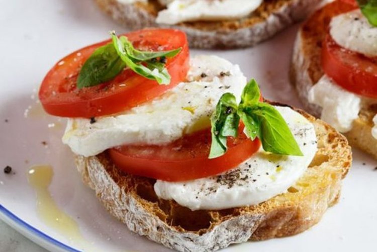 Caprese Sandwiches for a Picnic