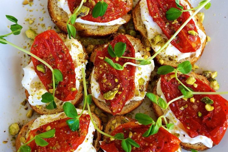 Sun-Dried Tomato Sandwiches for a Picnic