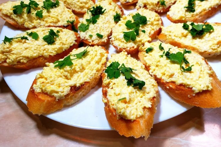 Processed Cheese and Herb Sandwiches