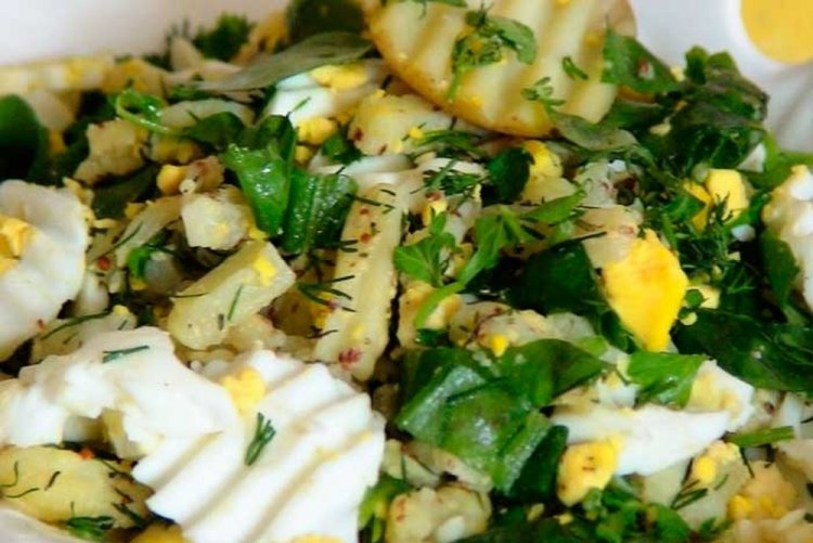 Ensalada verde con acedera y patatas