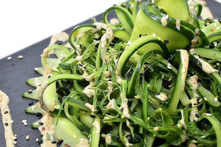 Ensalada verde con chuka