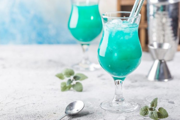 Non-Alcoholic Blue Lagoon with Grapefruit Juice