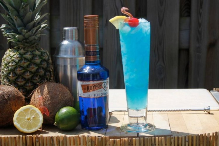 Blue Lagoon with Sugar Syrup