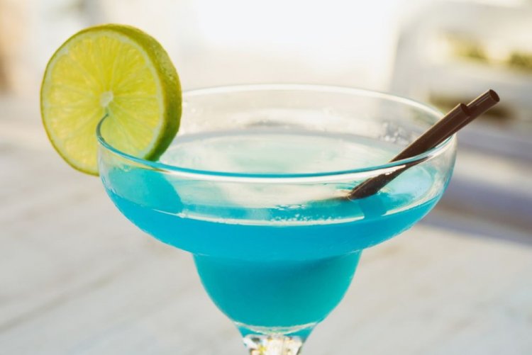 Blue Lagoon with Gin