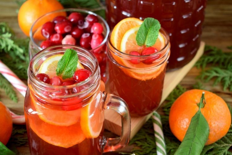 Non-Alcoholic Orange and Cranberry Punch
