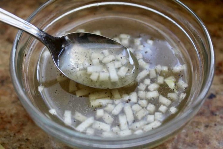 Dumpling Sauce with Vinegar and Garlic