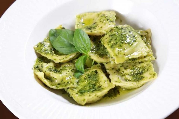 Dumpling Sauce with Spinach and Parmesan
