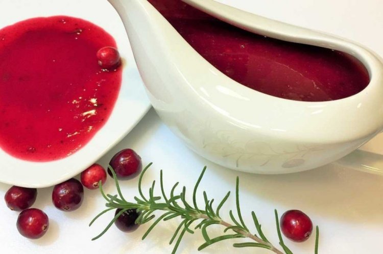 Dumpling Sauce with Wine and Cranberries