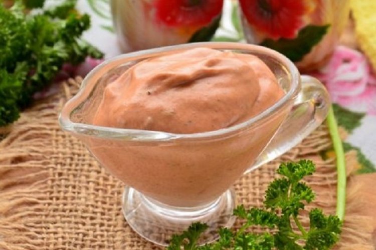 Dumpling Sauce with Sour Cream and Tomato Paste