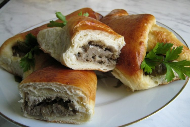 Con hígado, cebolla y hierbas