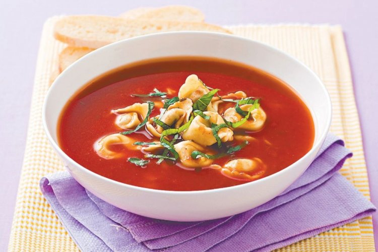 Sopa de tomate con dumplings