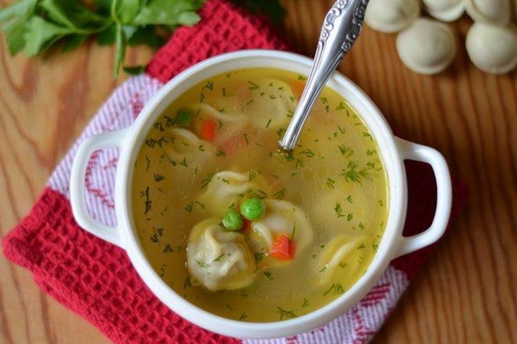 Sopa de verduras con dumplings