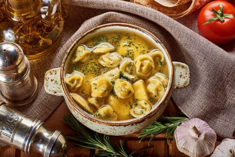 Sopa con patatas y dumplings