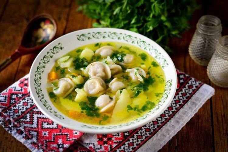 Sopa de patatas con dumplings