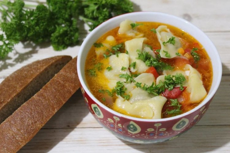 Receta sencilla de chuchvara en caldo con verduras