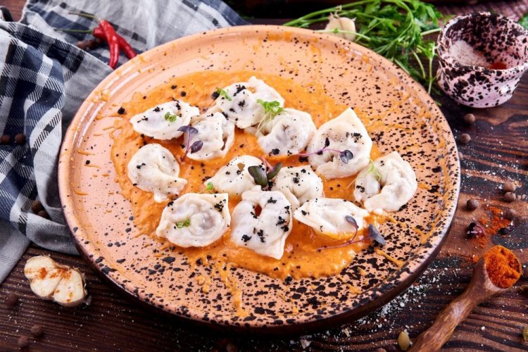 Chuchvara con salsa picante