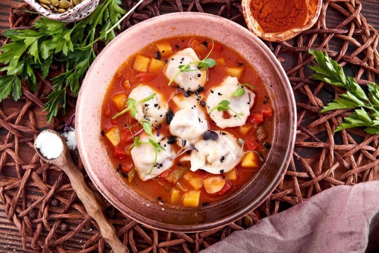 Chuchvara en caldo con verduras