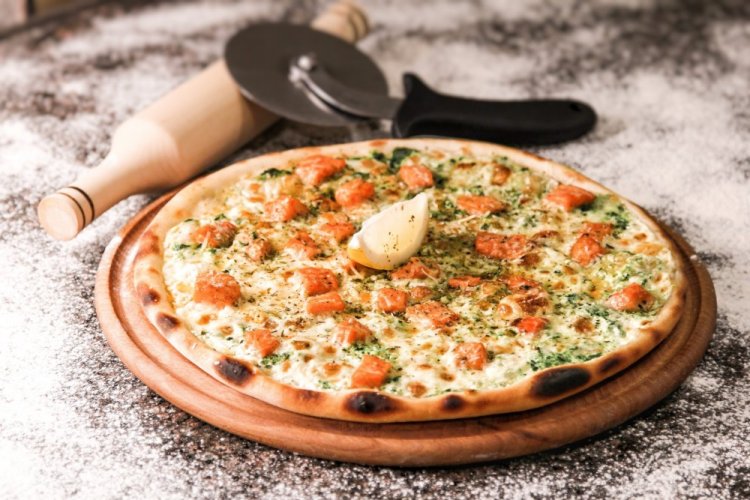 Pizza with Salmon and Mozzarella