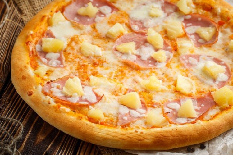 Hawaiian Pizza with Mozzarella and Pineapple