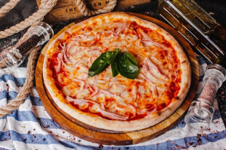 Pizza with Ham and Mozzarella