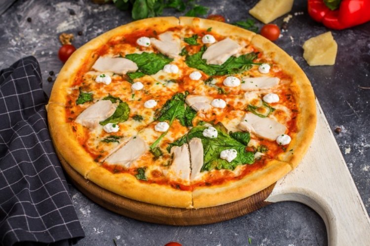 Pizza with Chicken and Mozzarella