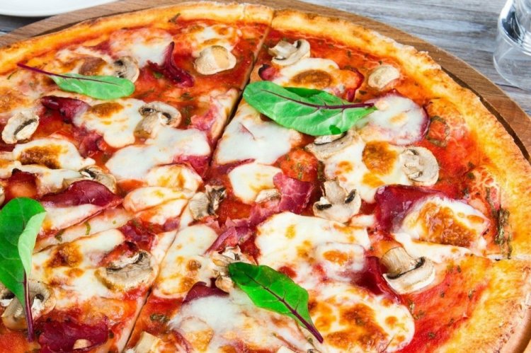 Pizza with Mushrooms and Mozzarella