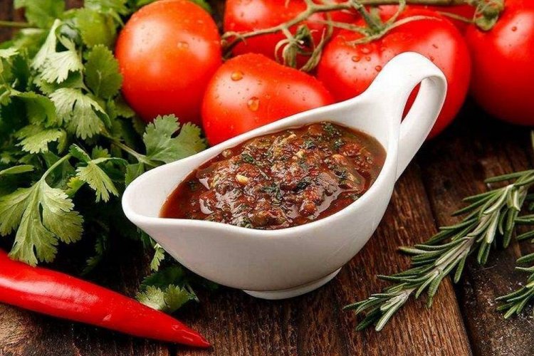 Salsa barbacoa con pimiento picante, ajo y hierbas