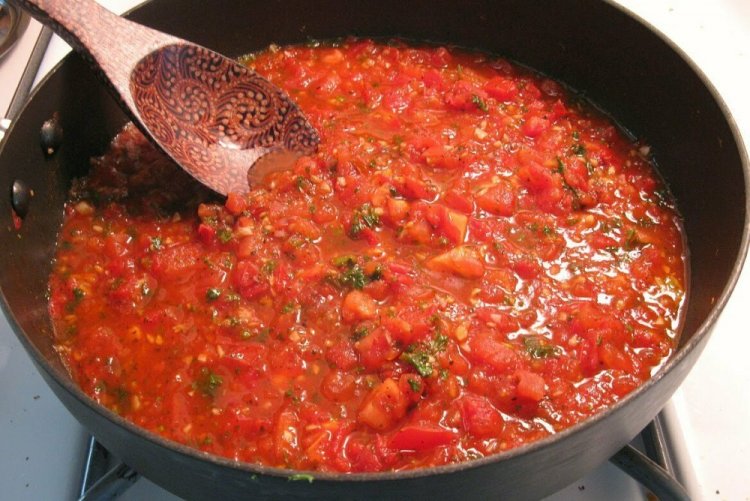 Salsa de pasta de tomate con verduras