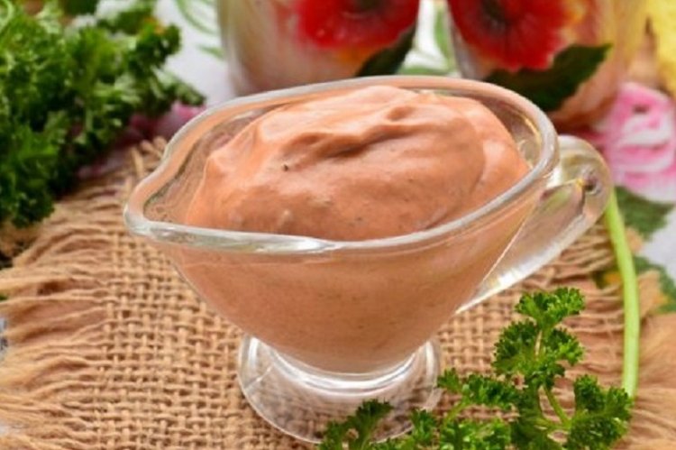 Salsa de pasta de tomate y crema agria
