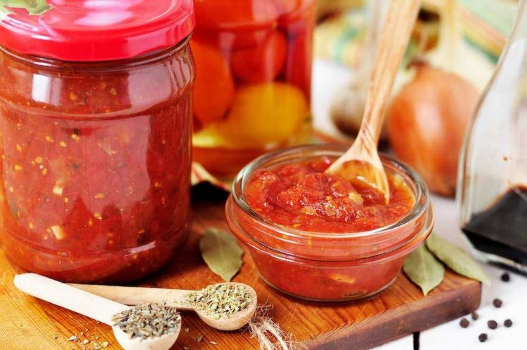 Salsa de pasta de tomate para el invierno