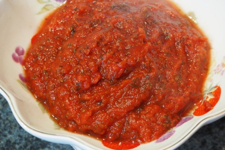 Salsa de pasta de tomate para pollo