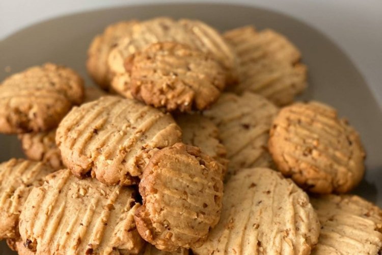 Galletas de harina de almendras y crema de cacahuete