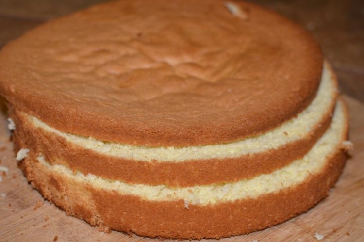 Bizcocho de almendras con leche condensada
