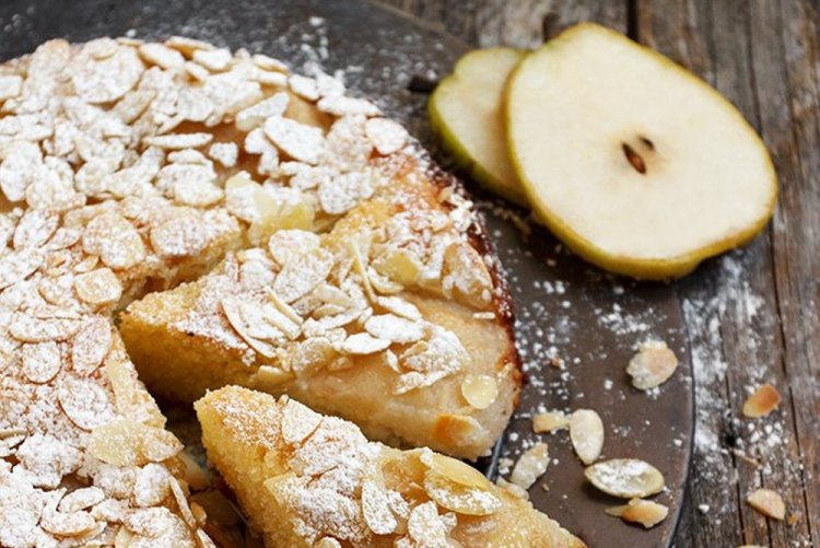 Tarta de almendras con pera