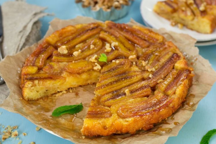 Pastel de plátano en sartén