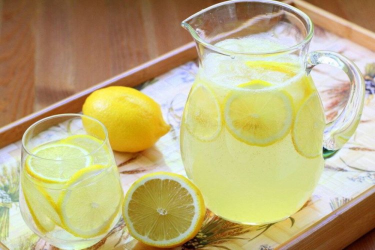 Sparkling Water Lemonade
