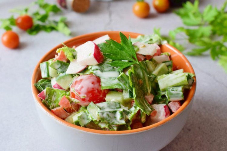 Vitamin Salad with Tomatoes, Radish, and Sorrel