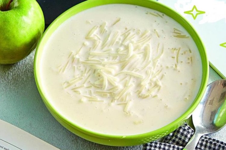 Sopa de leche con fideos