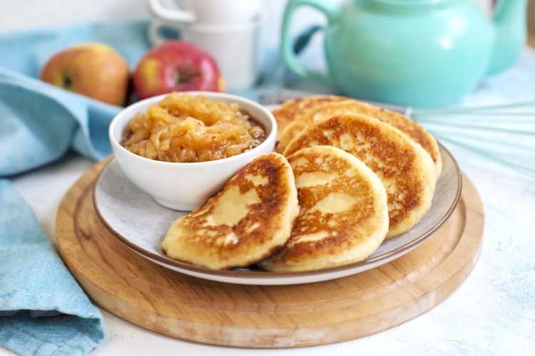 Tortitas de queso con manzanas
