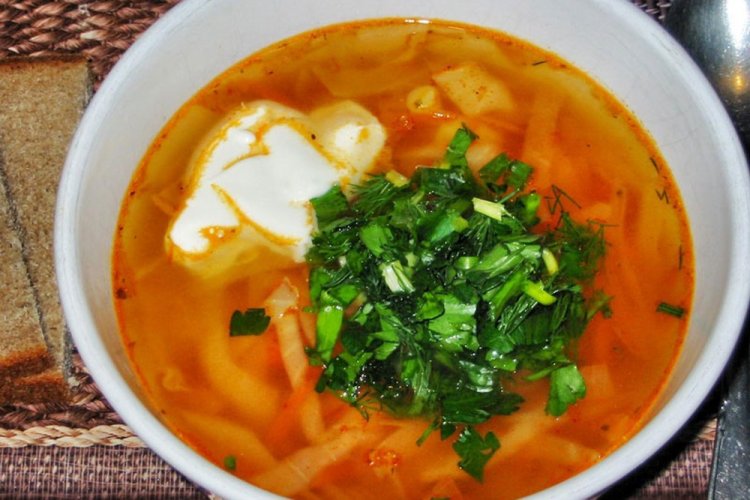 Sopa de col joven con patatas