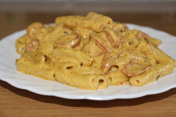 Pasta with Sausages in Mustard Sauce