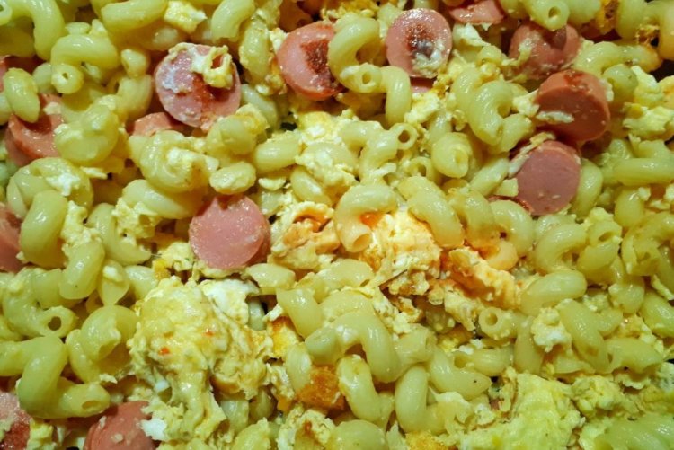 Skillet Pasta with Sausages, Eggs, and Cheese