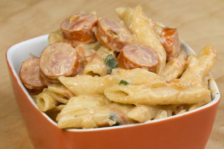 Pasta with Sausages in Cream Sauce