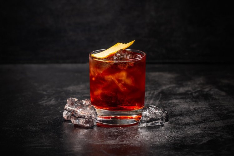 Cóctel con Martini y Coca-Cola